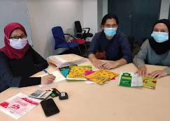 HAIN Packaging team inspecting print quality