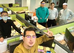 HAIN Packaging team collaborating on client packaging solutions